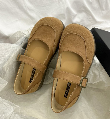 Mary Jane loafer s kvadratnim nosom, semiš gornji dio, niski pet 1–3 cm, gumena potplata, slip-on