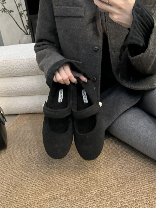 Ženske Mary Jane plosnate cipele s okruglim nosom, semiš gornji dio, unutarnja podstava od umjetnog kratkog pliša, gumena potplata, Velcro zatvarač