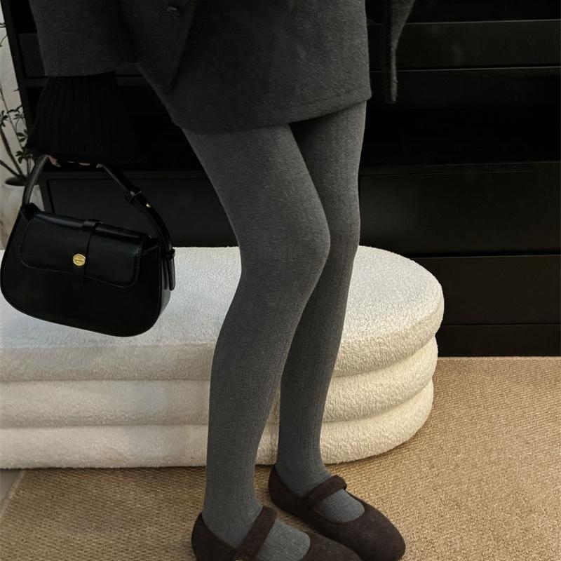 Ženske Mary Jane plosnate cipele s okruglim nosom, semiš gornji dio, unutarnja podstava od umjetnog kratkog pliša, gumena potplata, Velcro zatvarač