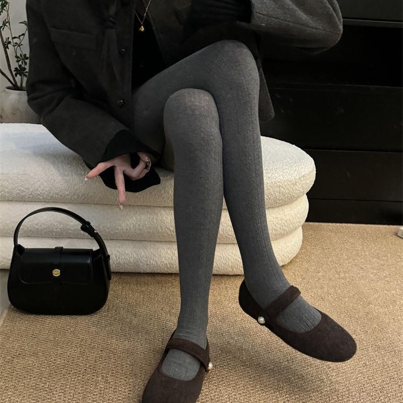 Ženske Mary Jane plosnate cipele s okruglim nosom, semiš gornji dio, unutarnja podstava od umjetnog kratkog pliša, gumena potplata, Velcro zatvarač