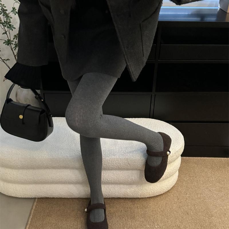 Ženske Mary Jane plosnate cipele s okruglim nosom, semiš gornji dio, unutarnja podstava od umjetnog kratkog pliša, gumena potplata, Velcro zatvarač