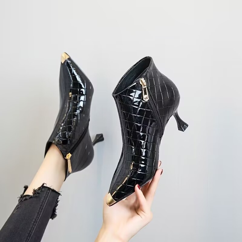 Čizme s kvadratnim vrhom, kratke s tankim petama, bambus tekstura, PU gornji dio, 3–6 cm visina pete, zima 2024