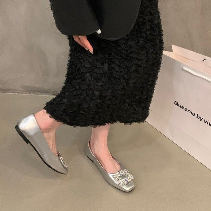 Ženske velur ploske cipele s četvrtastim nosom i kristalima, gumena potplat, injekcijski oblik potplata — proljeće 2025