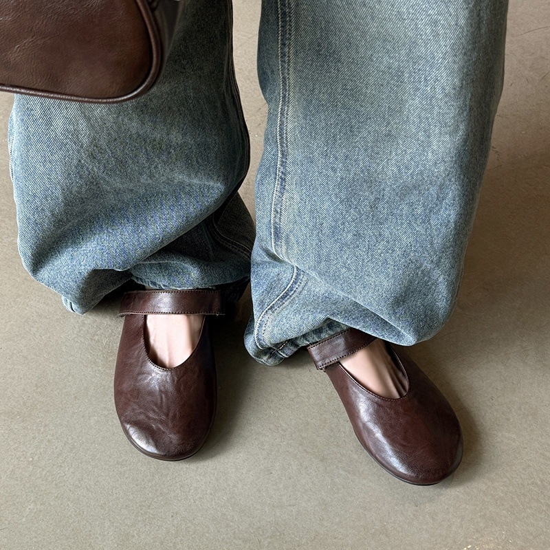 Mary Jane kožne ploske sa Velcro zatvaračem, okrugli vrh, gornji dio od kože prvog sloja, niski potpetica 1-3 cm