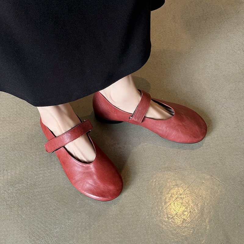 Mary Jane kožne ploske sa Velcro zatvaračem, okrugli vrh, gornji dio od kože prvog sloja, niski potpetica 1-3 cm