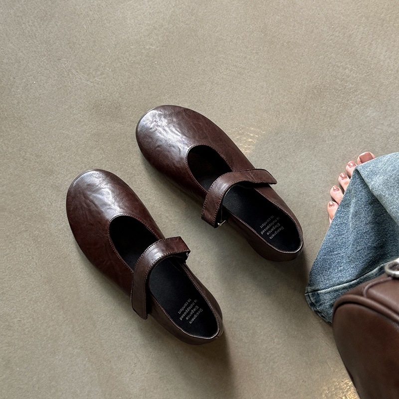 Mary Jane kožne ploske sa Velcro zatvaračem, okrugli vrh, gornji dio od kože prvog sloja, niski potpetica 1-3 cm