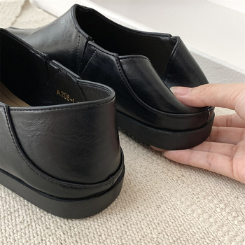 Ženske loaferice, zaobljena prst, gornji dio od mikrovlakna, slip-on, niski potpetica 1-3 cm, gumeni potplat