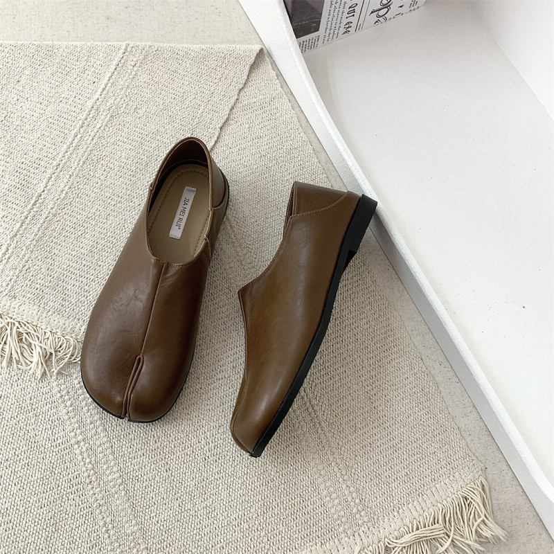 Ženske loaferice, zaobljena prst, gornji dio od mikrovlakna, slip-on, niski potpetica 1-3 cm, gumeni potplat