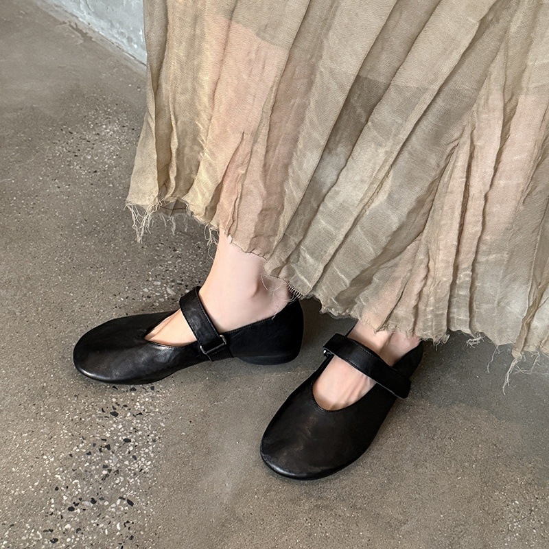 Mary Jane z kože prvej vrstvy hovädzej, Velcro zapínanie, nízky podpätok 1–3 cm, gumová podrážka, francúzsky retro štýl