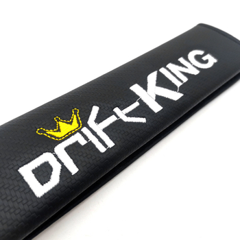 Praktiškos automobilio diržo pečių pagalvėlės su anglies pluošto raštu, universalus priedas, 75 g, su atspausdintu logotipu