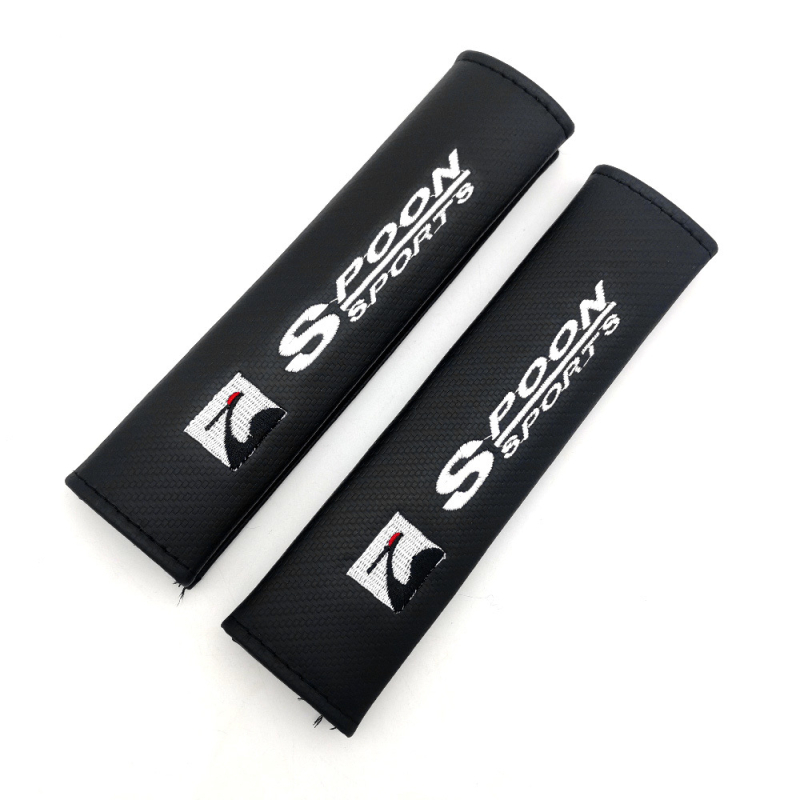 Praktiškos automobilio diržo pečių pagalvėlės su anglies pluošto raštu, universalus priedas, 75 g, su atspausdintu logotipu