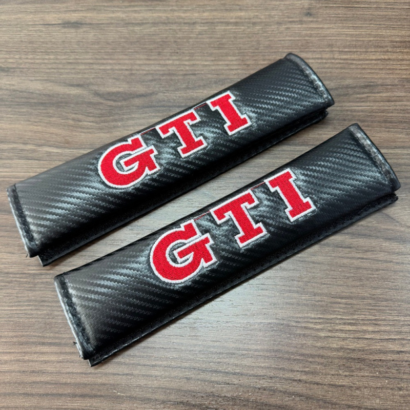 Praktiškos automobilio diržo pečių pagalvėlės su anglies pluošto raštu, universalus priedas, 75 g, su atspausdintu logotipu