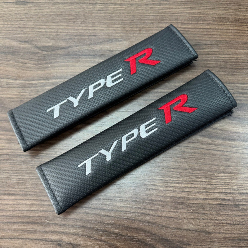 Praktiškos automobilio diržo pečių pagalvėlės su anglies pluošto raštu, universalus priedas, 75 g, su atspausdintu logotipu