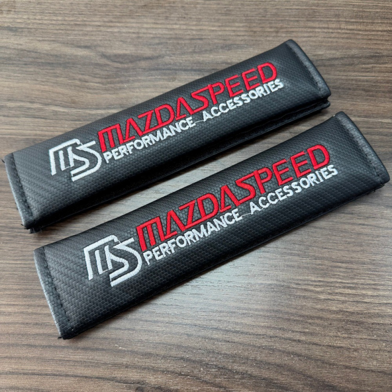 Praktiškos automobilio diržo pečių pagalvėlės su anglies pluošto raštu, universalus priedas, 75 g, su atspausdintu logotipu