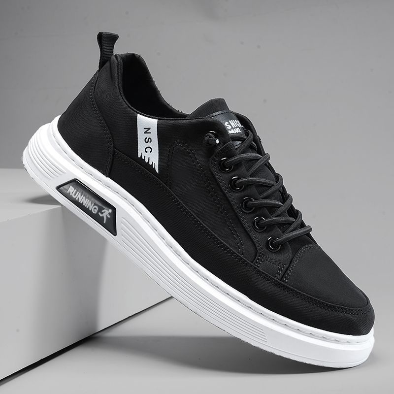 Muške platnene slip-on tenisice s mrežastom unutrašnjošću, okrugli vrh, gornji dio od platna, plastična potplata