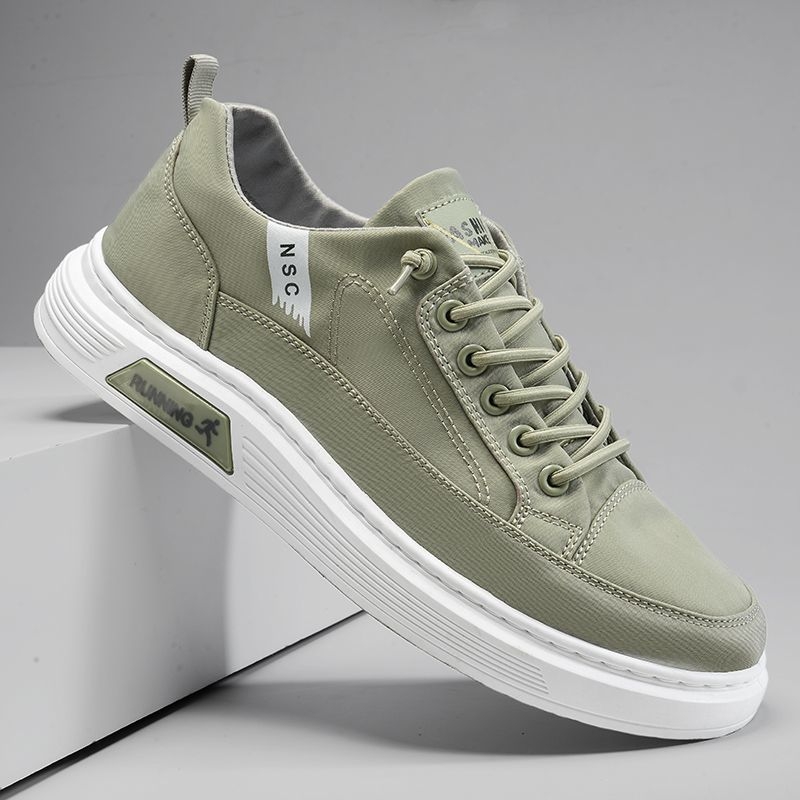 Muške platnene slip-on tenisice s mrežastom unutrašnjošću, okrugli vrh, gornji dio od platna, plastična potplata