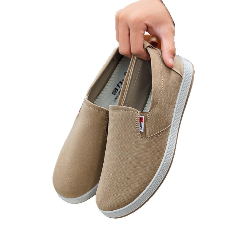 Meeste kanvasist lamedad jalatsid ümmarguse varba, madal kanna 1-3 cm, kummist talla