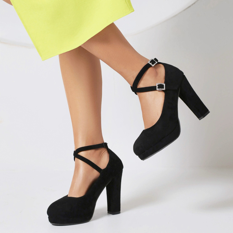 Pantofi damă din velur cu curea și cataramă, vârf rotund, toc mic și gros, talpă din cauciuc