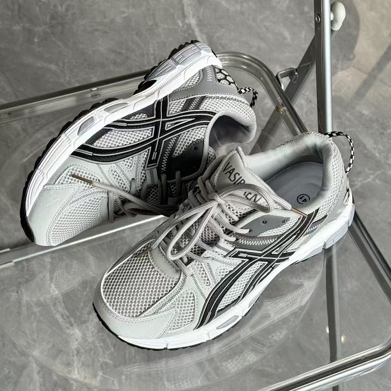 Мъжки маратонки с дишаща мрежеста горна част, леки, нисък профил, закръглен нос; PVC инжекционно формована подметка (лято 2025)