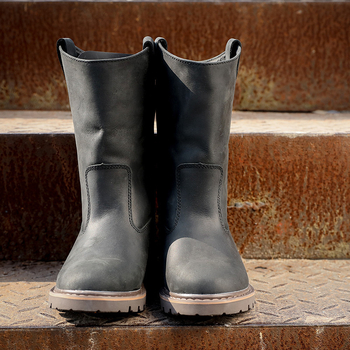 Ghete de cavaler, exterior din piele de vită de înaltă calitate; talpă din cauciuc; vârf rotund; toc mic 1-3 cm