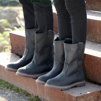 Ghete de cavaler, exterior din piele de vită de înaltă calitate; talpă din cauciuc; vârf rotund; toc mic 1-3 cm