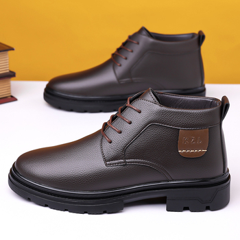 Férfi téli csizma, felső rész szuper rost, vízálló gumitalp, belső műszőrme bélés, középmagas szár, casual stílus