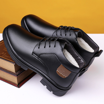 Férfi téli csizma, felső rész szuper rost, vízálló gumitalp, belső műszőrme bélés, középmagas szár, casual stílus