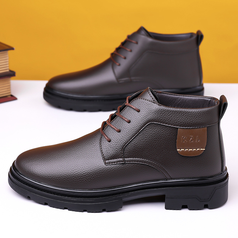 Férfi téli csizma, felső rész szuper rost, vízálló gumitalp, belső műszőrme bélés, középmagas szár, casual stílus