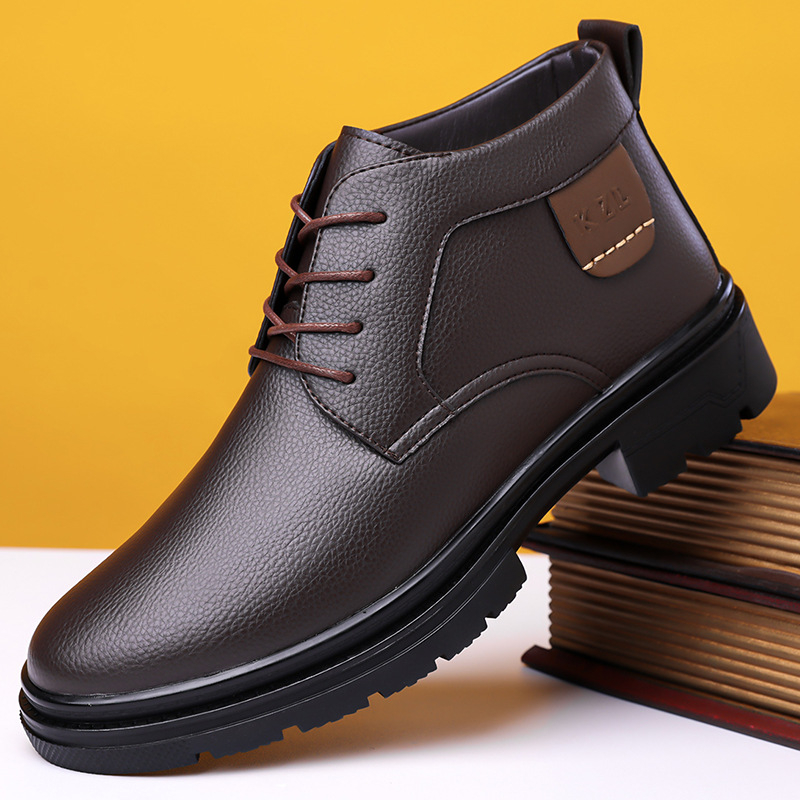 Férfi téli csizma, felső rész szuper rost, vízálló gumitalp, belső műszőrme bélés, középmagas szár, casual stílus