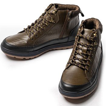 Martin bakancsok férfiaknak, vízálló és lélegzők, felső: első osztályú tehénbőr, talp: marhacsont alapú, talpbetét és bélés: sertésbőrből, középmagas szár, alacsony, vastag sarok