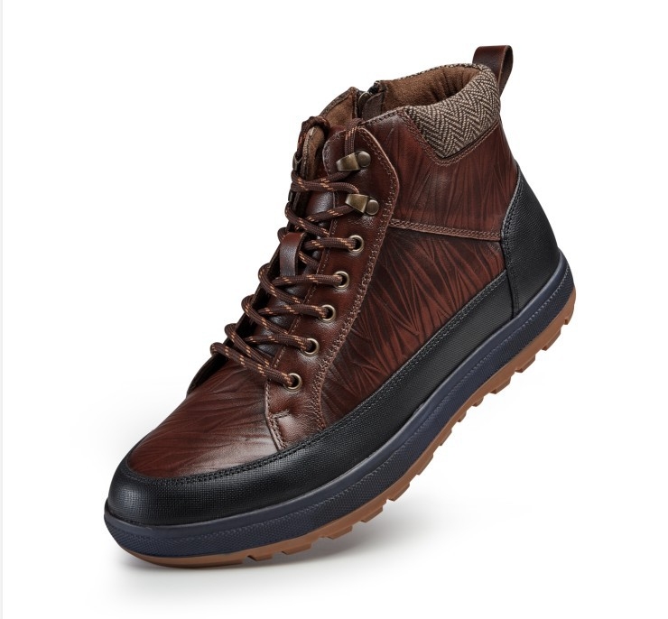 Martin bakancsok férfiaknak, vízálló és lélegzők, felső: első osztályú tehénbőr, talp: marhacsont alapú, talpbetét és bélés: sertésbőrből, középmagas szár, alacsony, vastag sarok