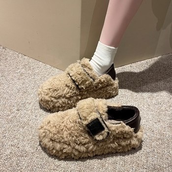 Női téli bundás cipő PU felsőrésszel, PU talpbetéttel, gumitalppal, alacsony bokaszár, Velcro-zárás