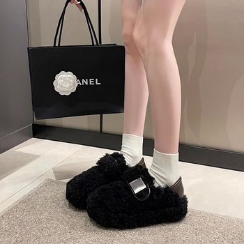 Női téli bundás cipő PU felsőrésszel, PU talpbetéttel, gumitalppal, alacsony bokaszár, Velcro-zárás