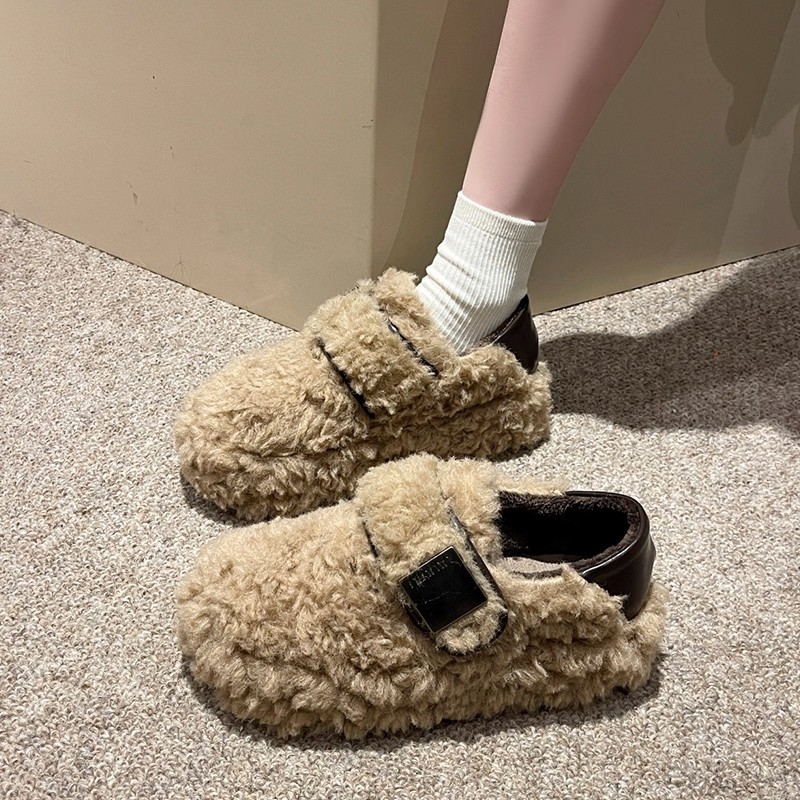 Női téli bundás cipő PU felsőrésszel, PU talpbetéttel, gumitalppal, alacsony bokaszár, Velcro-zárás