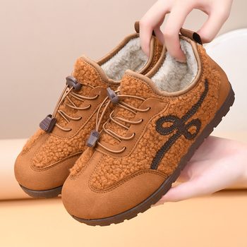 Női téli cipő plüss béléssel, velúr felső, gumitalp, alacsony szárú, slip-on