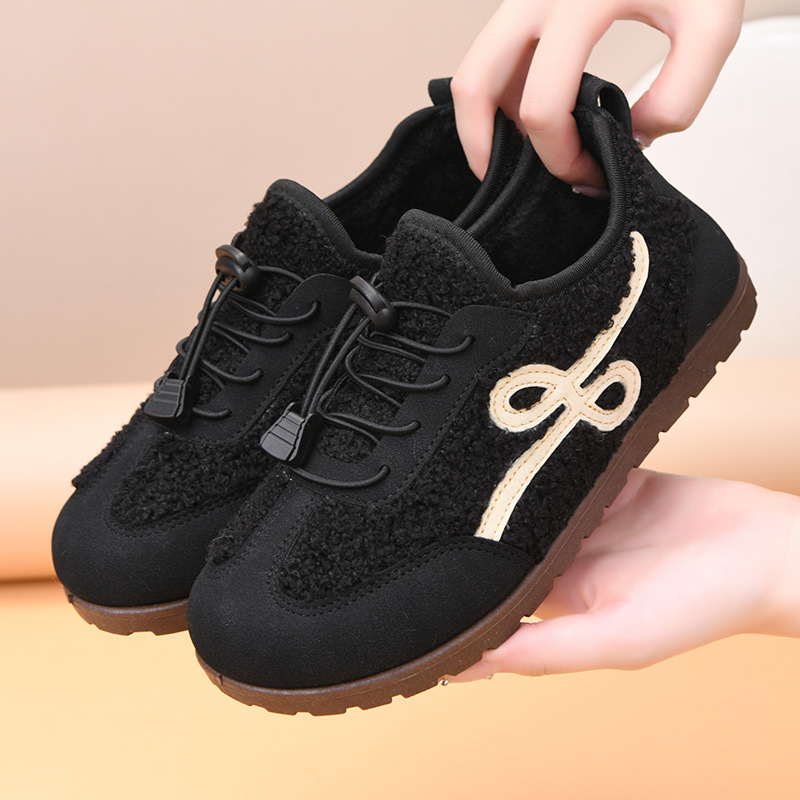 Női téli cipő plüss béléssel, velúr felső, gumitalp, alacsony szárú, slip-on