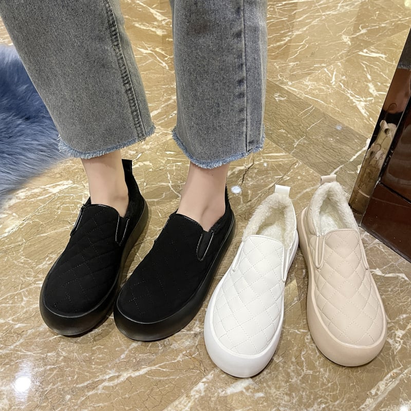 Női nubuk slip-on mokaszink plush béléssel, kerek orrú, alacsony felső rész, gumírozott talp