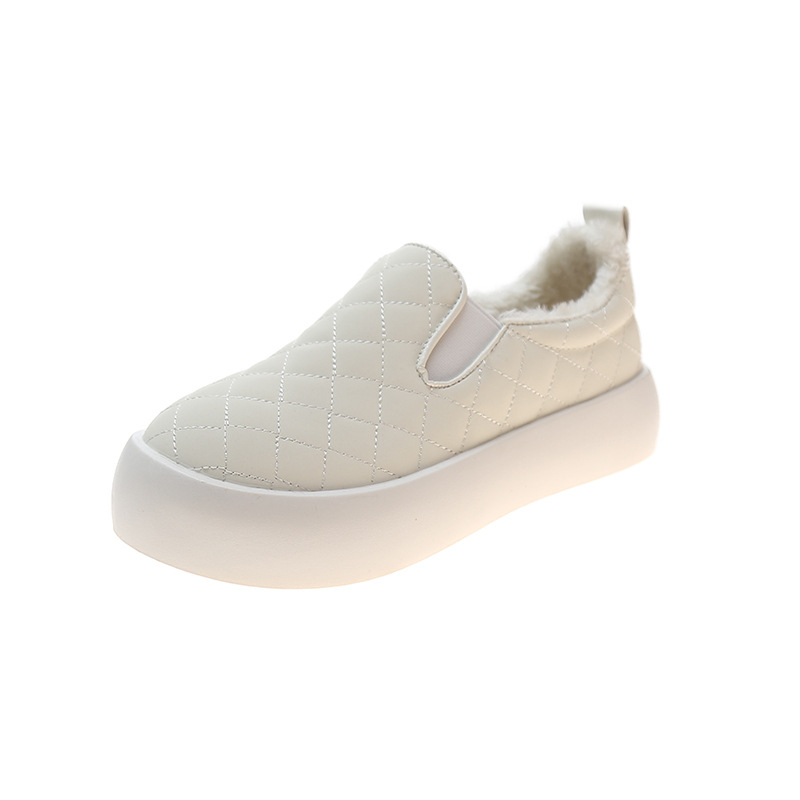 Női nubuk slip-on mokaszink plush béléssel, kerek orrú, alacsony felső rész, gumírozott talp