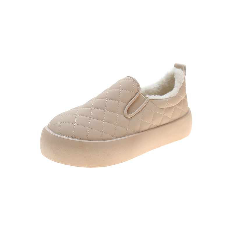 Női nubuk slip-on mokaszink plush béléssel, kerek orrú, alacsony felső rész, gumírozott talp