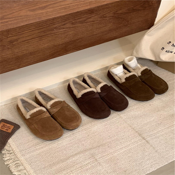 Női slip-on cipő valódi bőrből, plüss bélés, kerek orrú, gumitalp