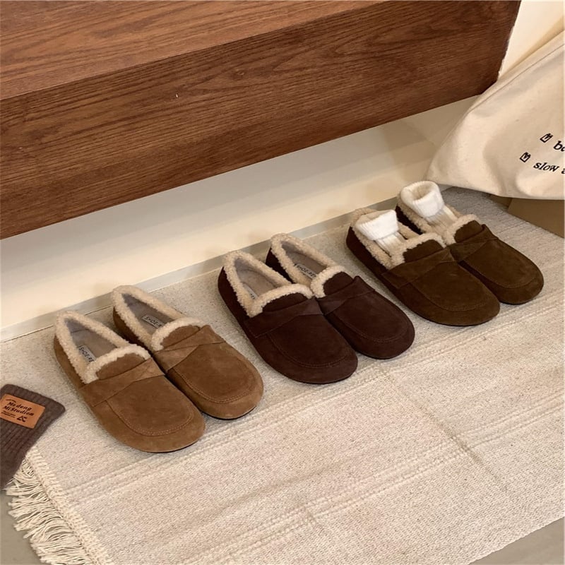 Női slip-on cipő valódi bőrből, plüss bélés, kerek orrú, gumitalp