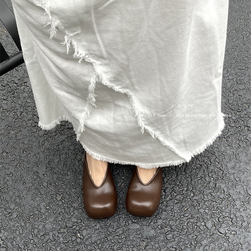 Ženske ravne cipele s kvadratnim vrhom, gornji dio od mikrovlakna, ulošak od prirodne kože, niski potplat, slip-on