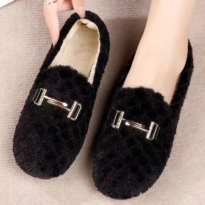 Pantofi sport casual pentru femei cu exterior din velur, vârf rotund, gleznă joasă, șireturi, talpă din plastic injectat, căptușeală din bumbac.