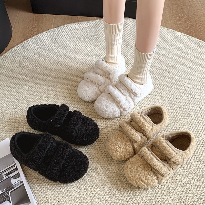 Ženske papuče od ovčje vune, plišasti unutarnji dio, Velcro zatvarač, gornji dio od nubuka, gumena potplat, niski kroj, okrugli vrh