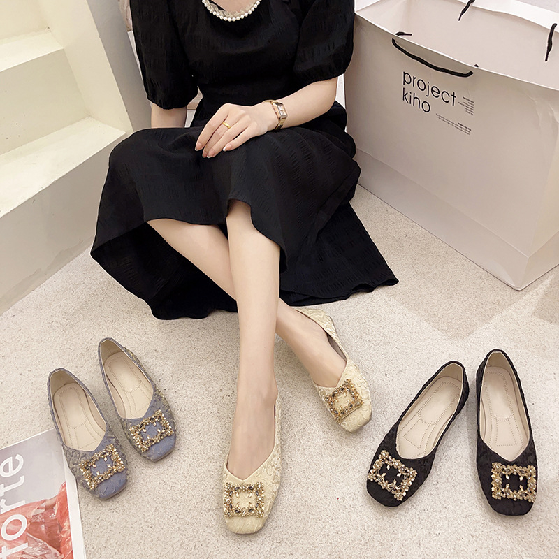 Ženski loaferi, kvadratna špička, gornji dio od pamuka, niski đon 1–3 cm, gumeni đon