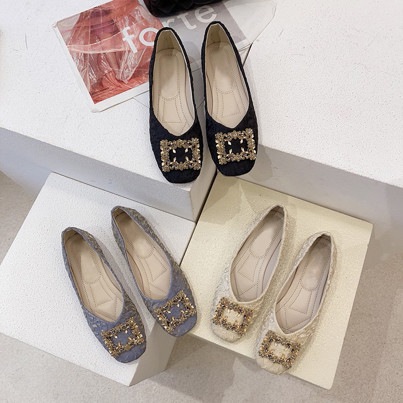 Ženski loaferi, kvadratna špička, gornji dio od pamuka, niski đon 1–3 cm, gumeni đon