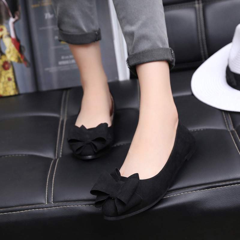 Plošne cipele s oštrim nosom, gornji dio od velura, bez peta, gumeni potplat