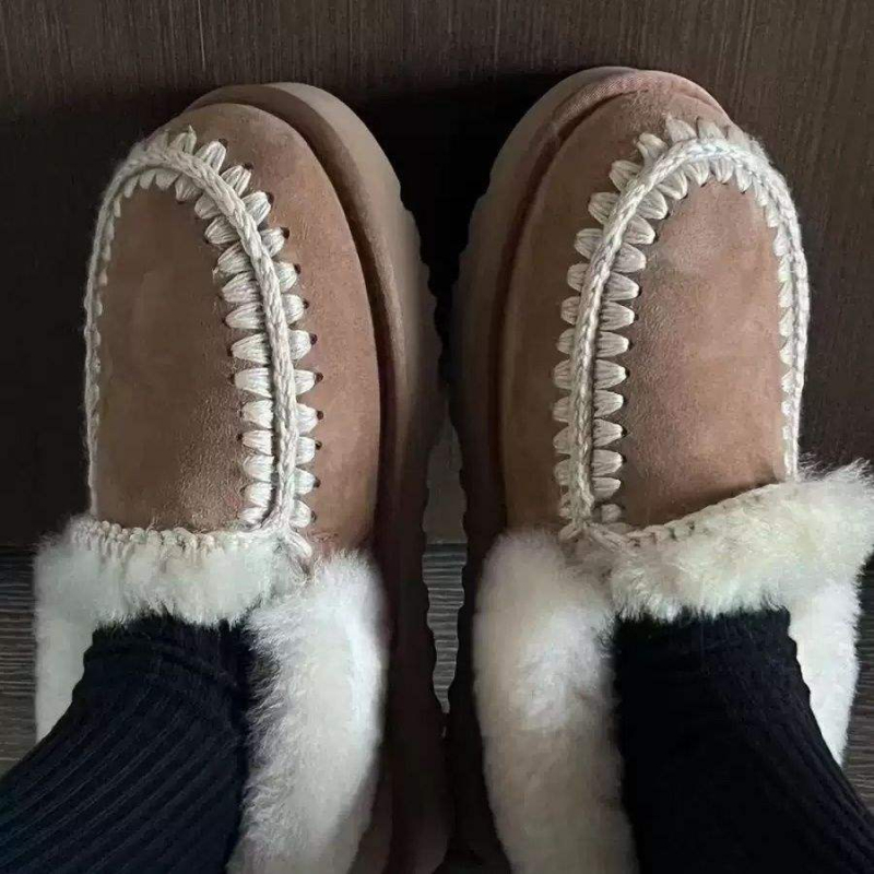 Ženske zimske čizme od nubuka telećeg kože, podstava od umjetnoga krzna, nizak profil, bez vezivanja, potplat TPR