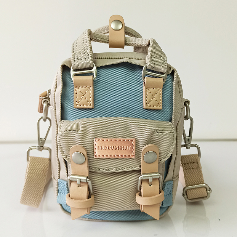 NX DOUGHNUT dámska crossbody taška v street štýle, nylonová konštrukcia s nylonovou podšívkou, vertikálny štvorcový tvar, zapínanie na zips, jednopásový remienok