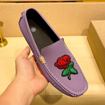 Meeste juhikingad - kunstnahast ülemine, kummijalga, ümmargune varvas, madal kont 1-3 cm, lilleline õmblus